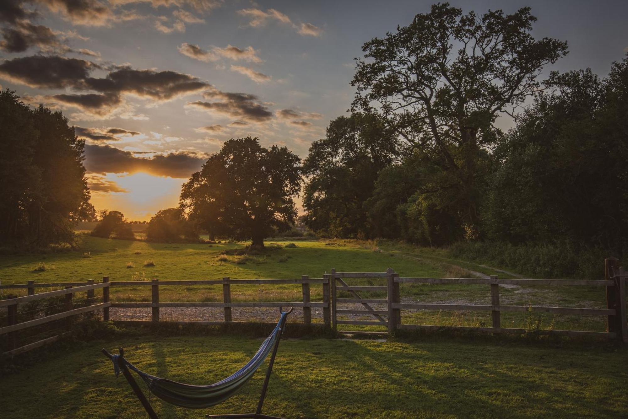 The Hideaway At Hiddenwood Glamping Hotel Corsley Exterior foto